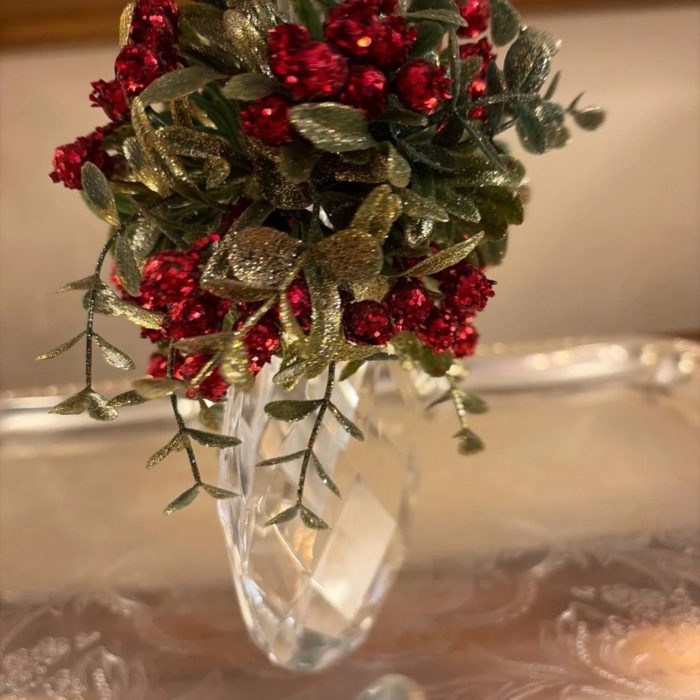 Ganz Mistletoe Kissing Crystal Lucite Multifaceted Christmas Ornament